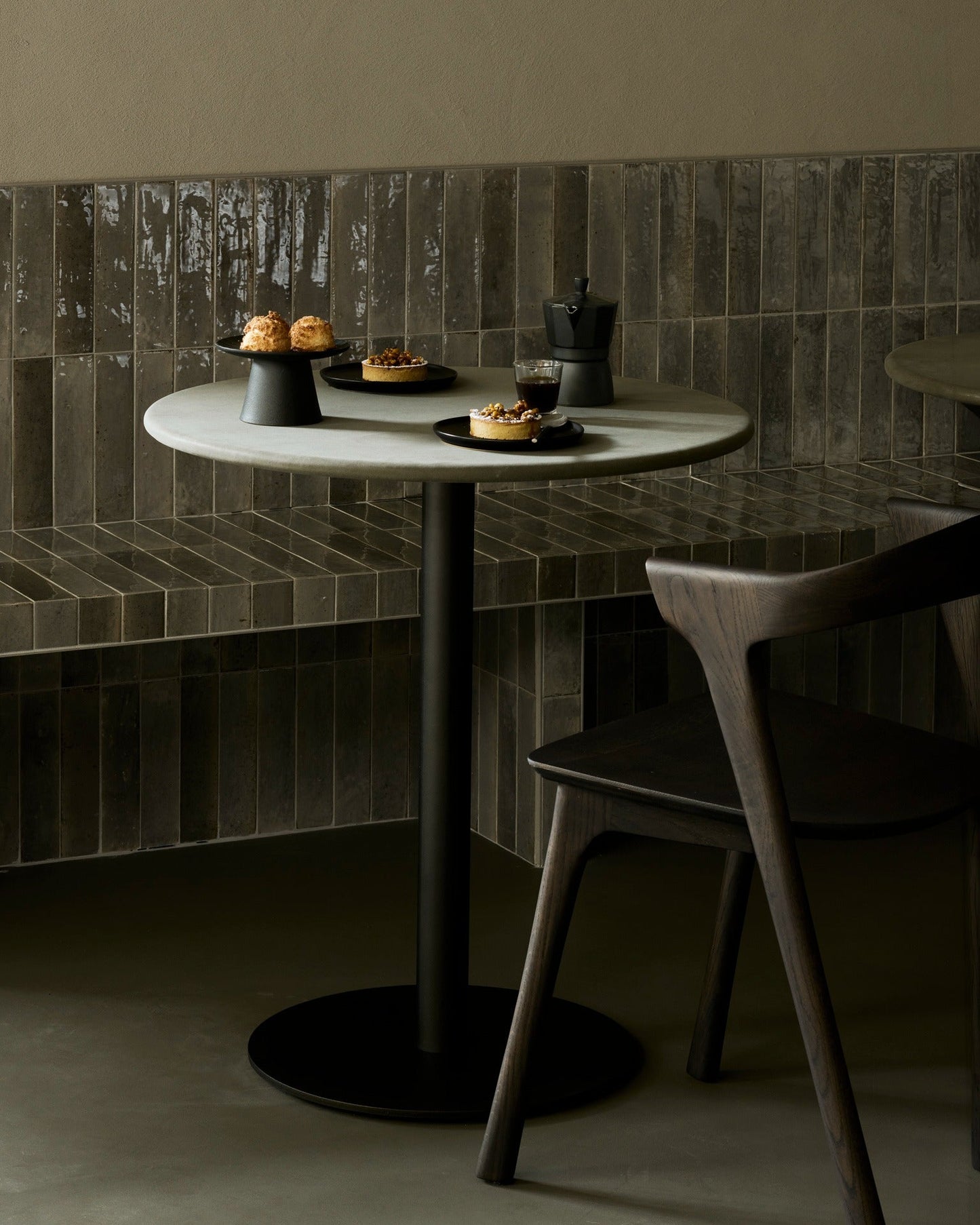 Muschio Blend Dining Table