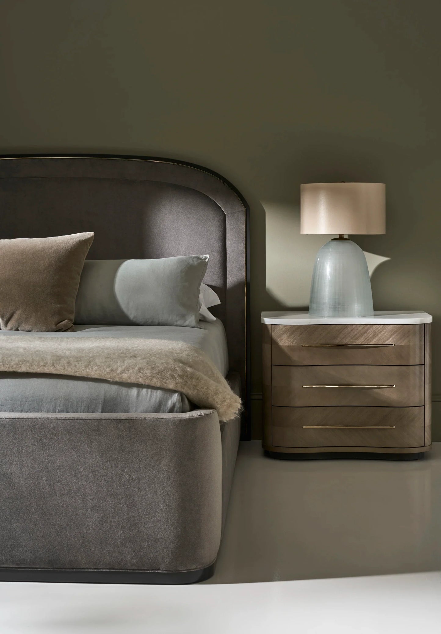 Wanderlust Qn Bed Pewter