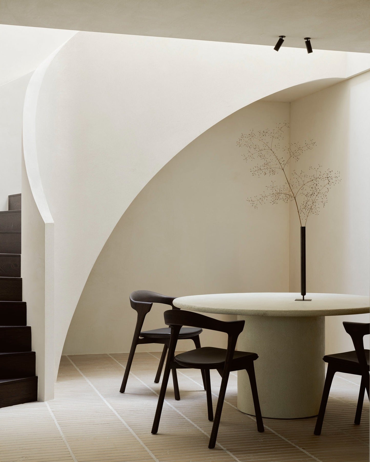 Round Elements Dining Table
