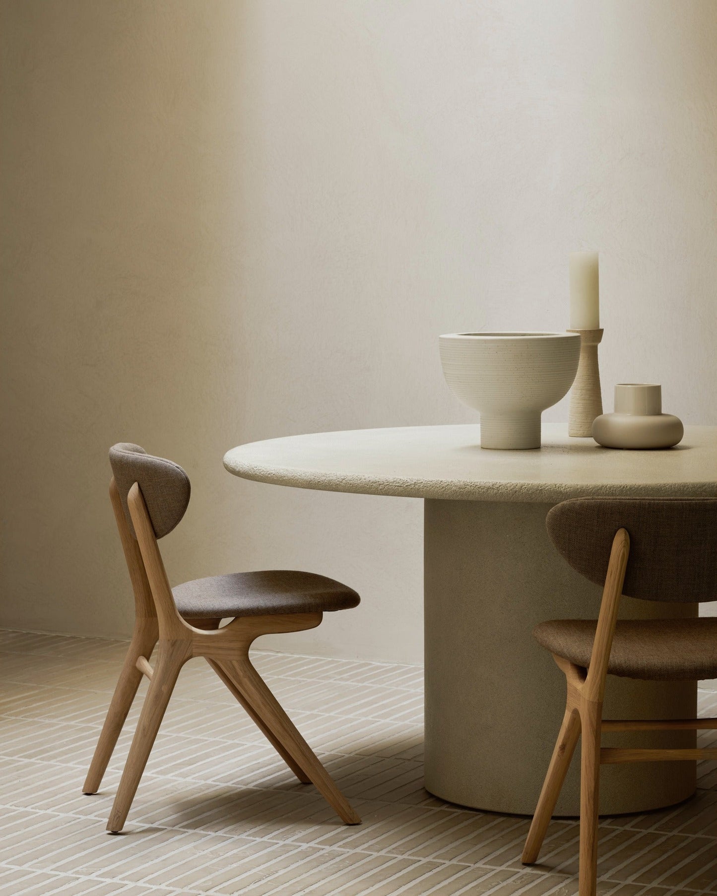 Round Elements Dining Table