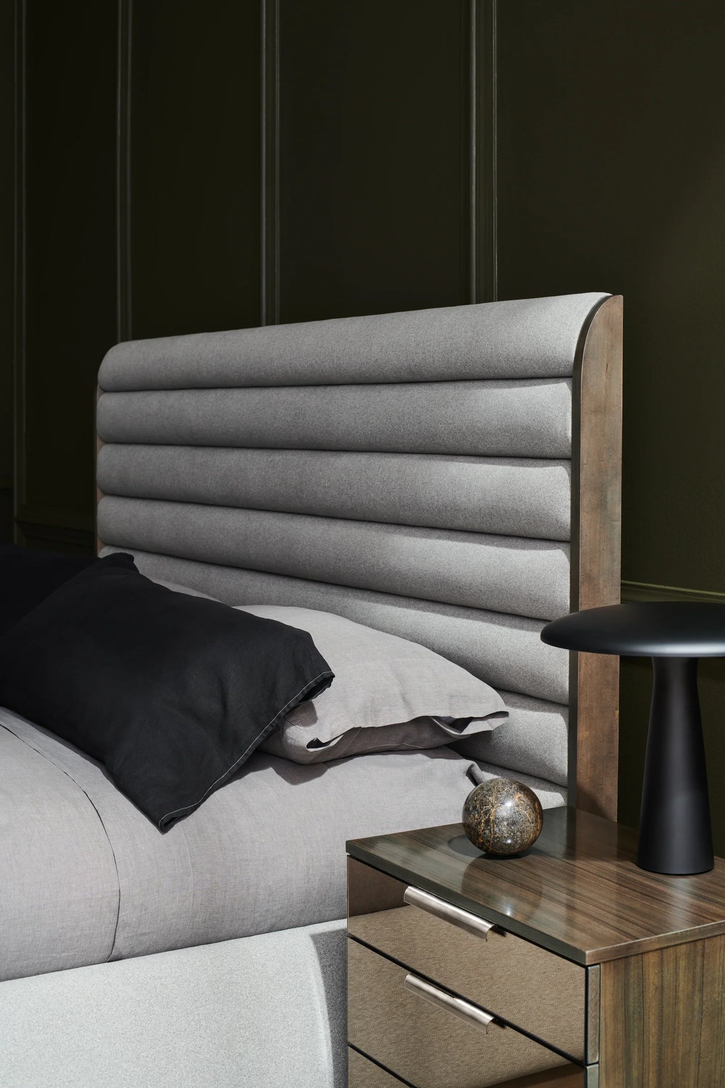 La Moda Uph Panel Bed - King